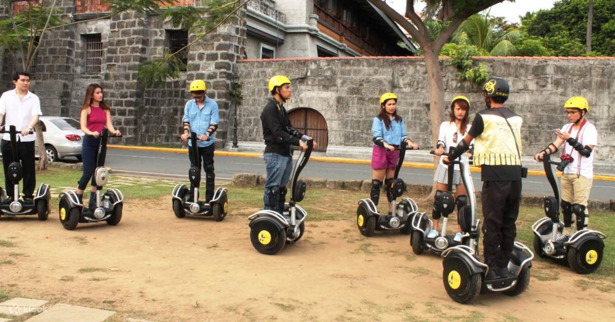 フィリピン、マニラでのホワイト ナイト電気戦車イントラムロス